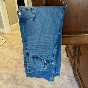 American Eagle amazingly stylish cargo wide leg jean in Size 2.